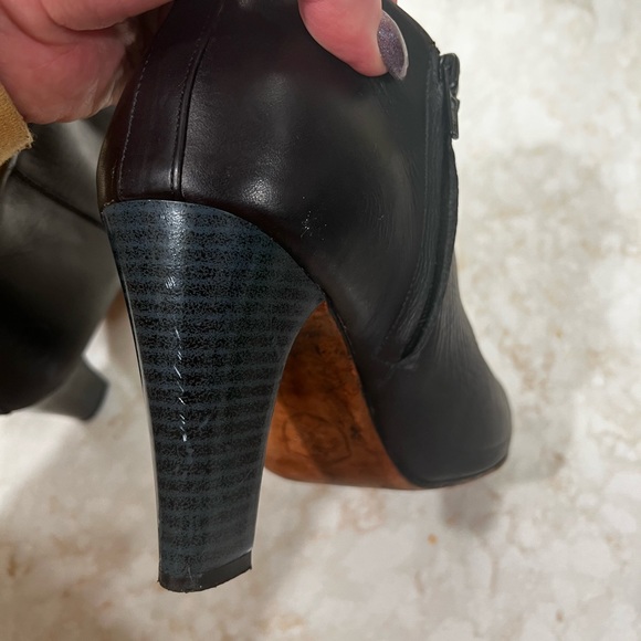 Poppy Barely leather Ankle Boots - Picture 10 of 10